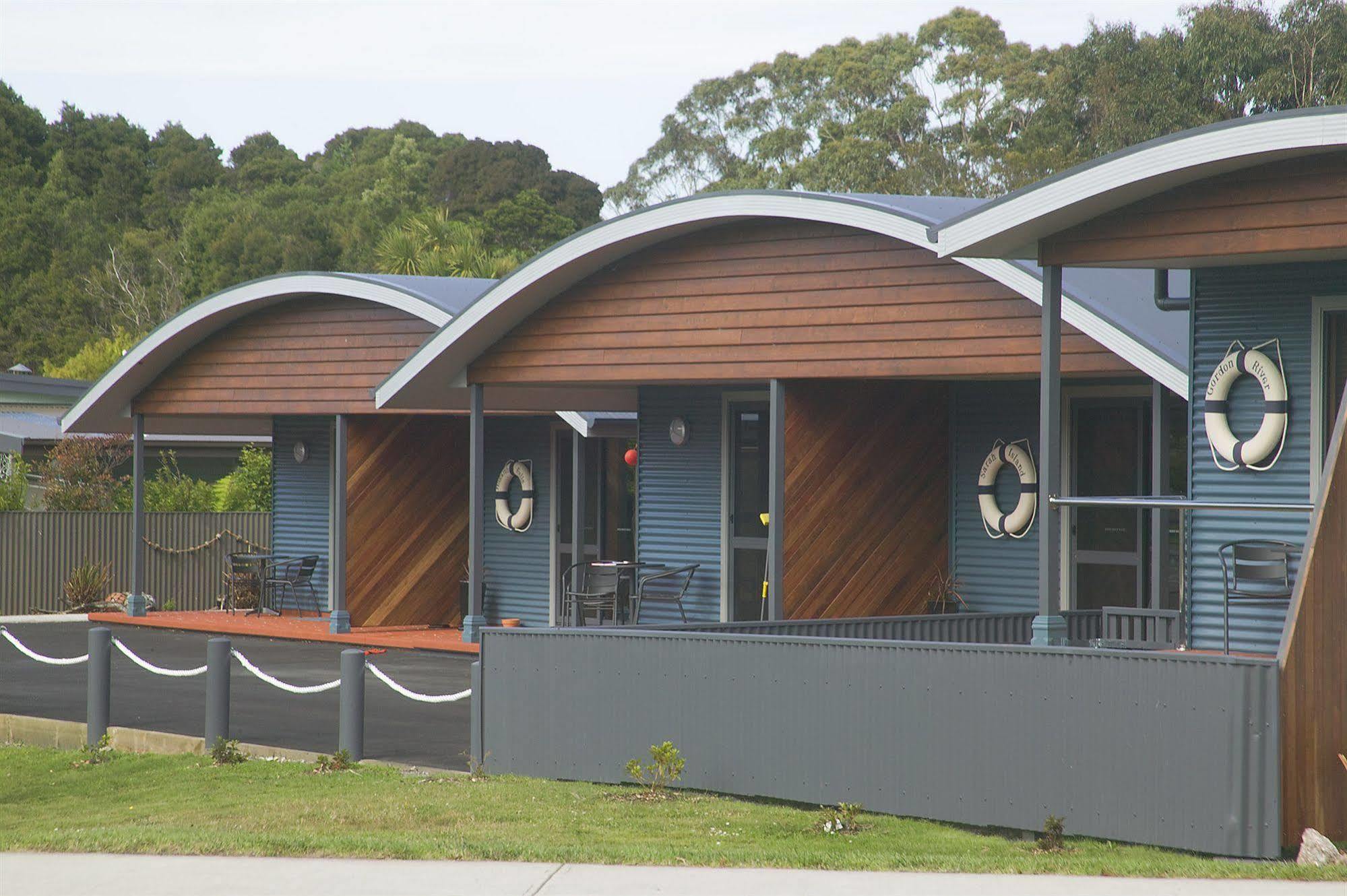 Strahan Bungalows Bagian luar foto