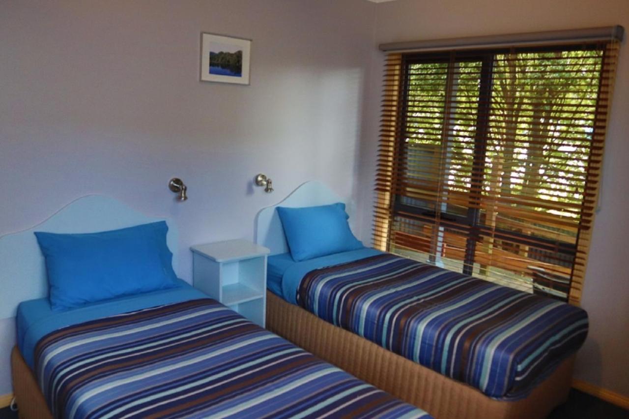 Strahan Bungalows Bagian luar foto