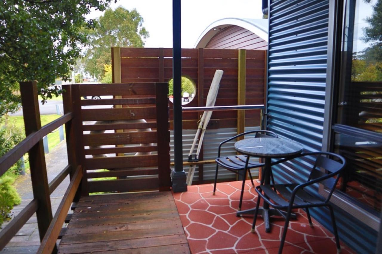 Strahan Bungalows Bagian luar foto