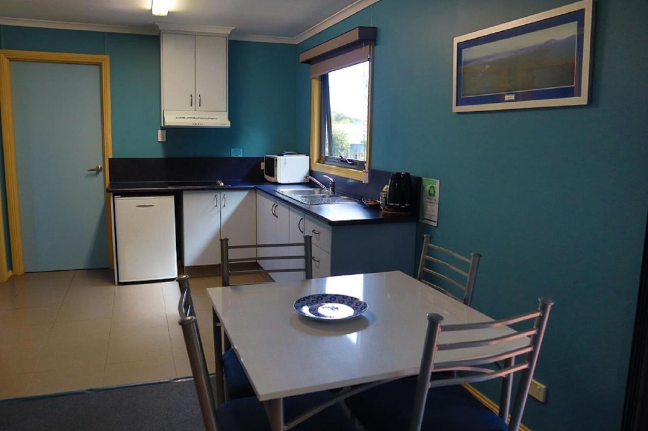 Strahan Bungalows Bagian luar foto