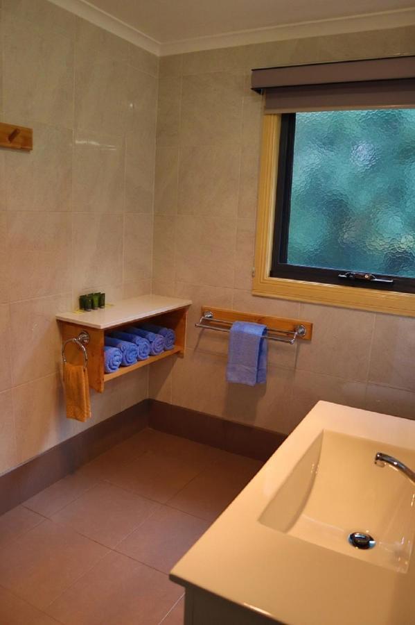 Strahan Bungalows Bagian luar foto